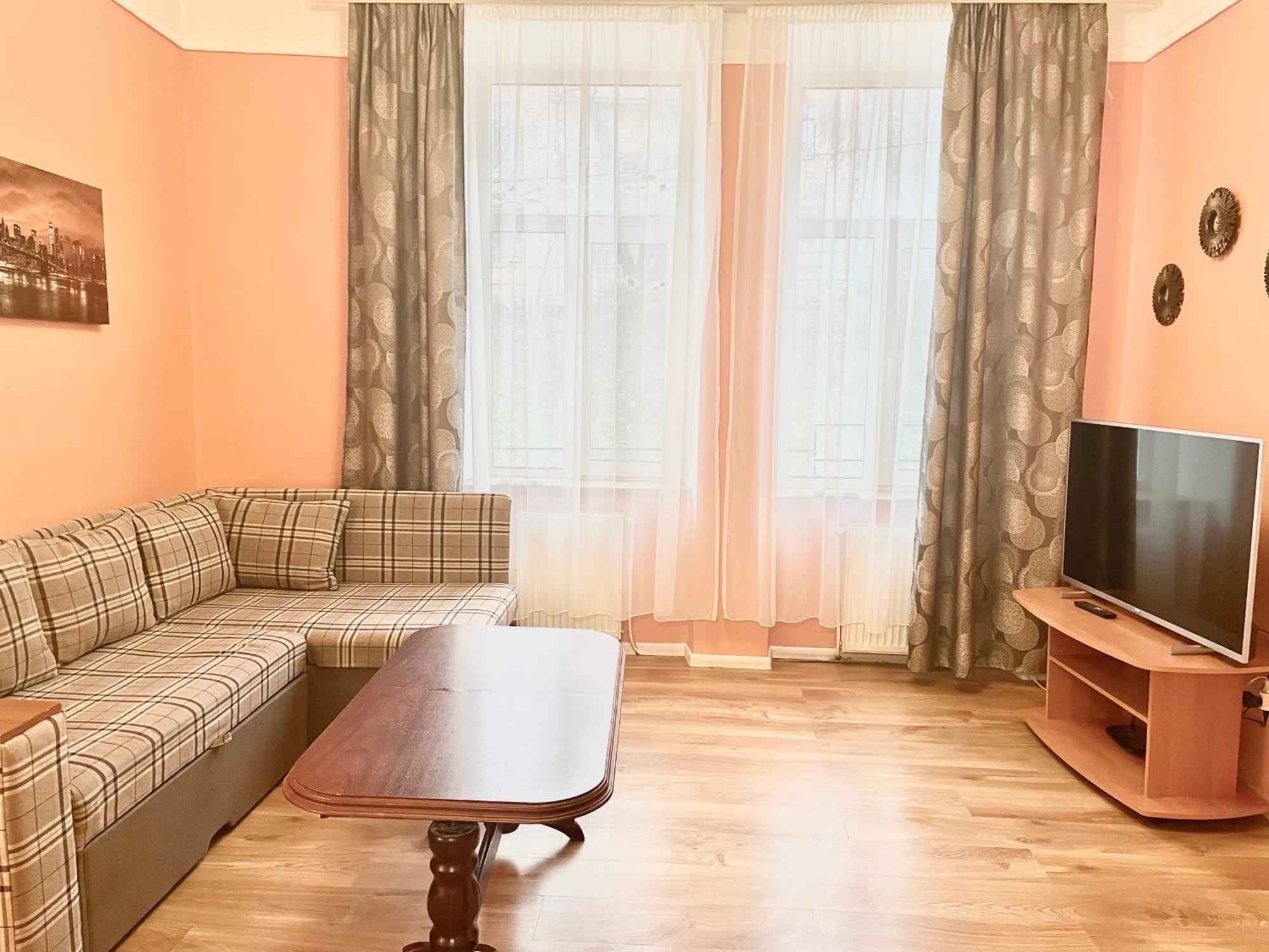 Двохкімнатні Апартаменти В Центри На Князя Лева 11 Lviv Ngoại thất bức ảnh