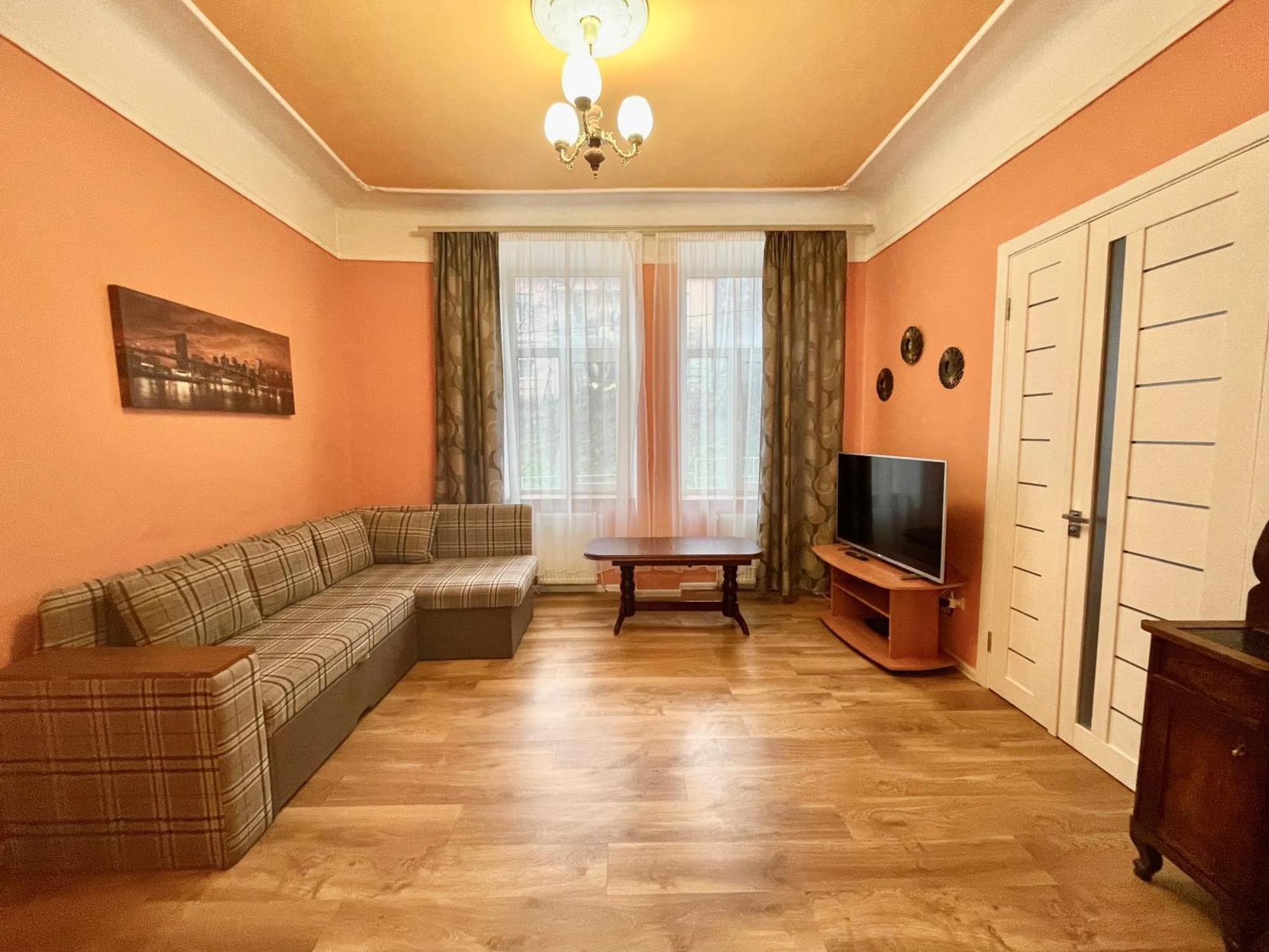 Двохкімнатні Апартаменти В Центри На Князя Лева 11 Lviv Ngoại thất bức ảnh