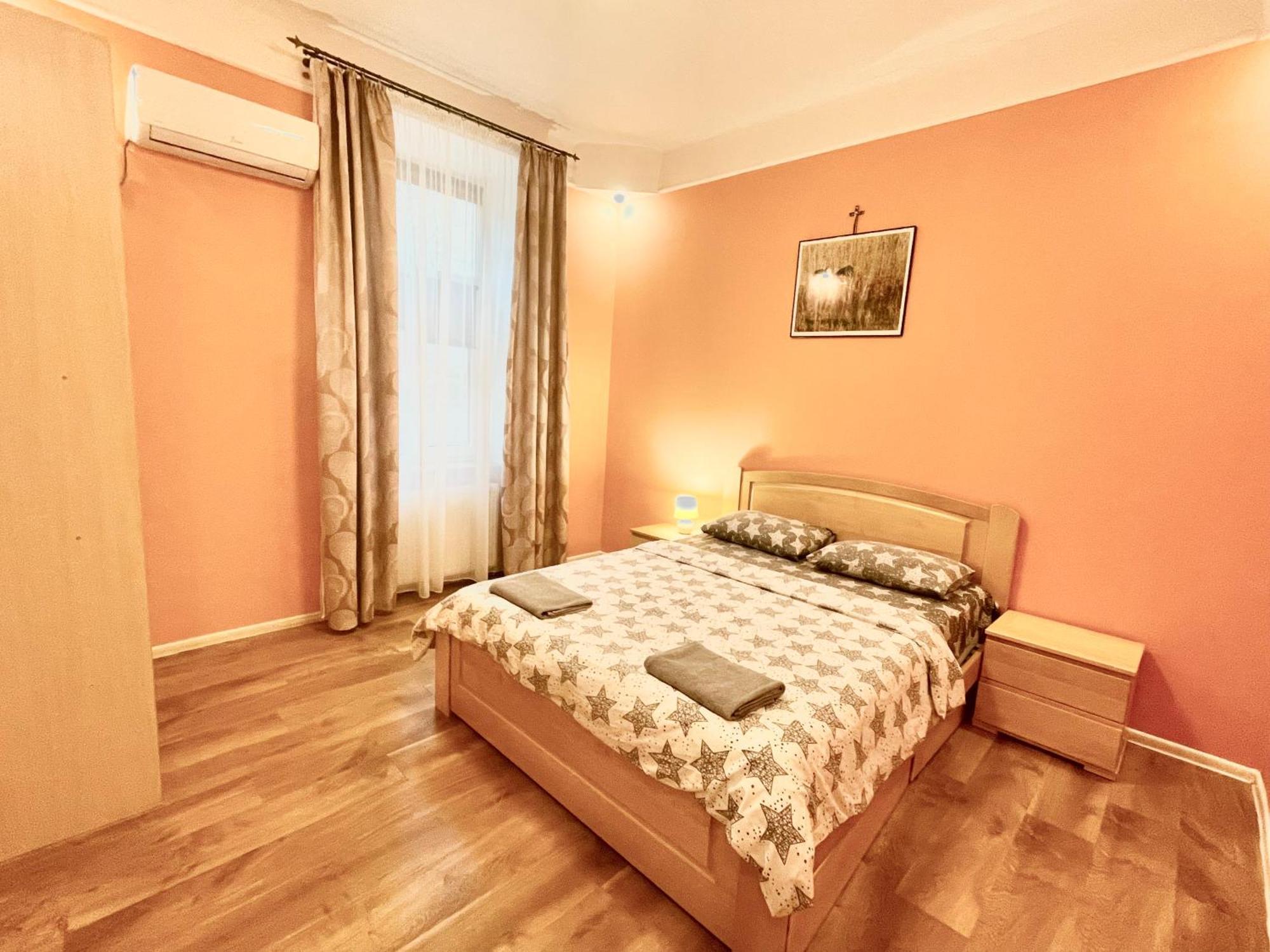 Двохкімнатні Апартаменти В Центри На Князя Лева 11 Lviv Ngoại thất bức ảnh